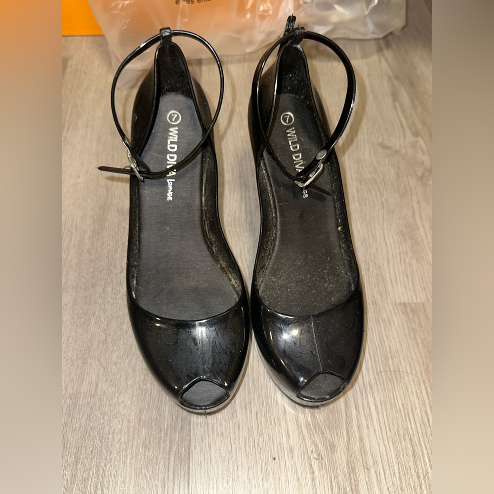 black wedged heels